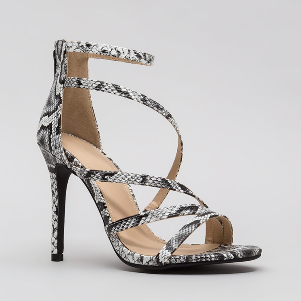 🔘 Strappy Heel Sandals 🖤